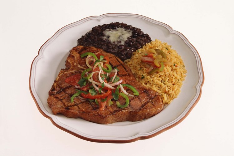 Una comida que combina proteínas y carbohidratos es una buena opción después de un entrenamiento.
