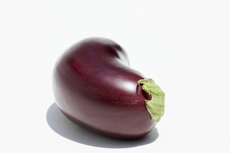 Las berenjenas te proporcionan benéficos antioxidantes.