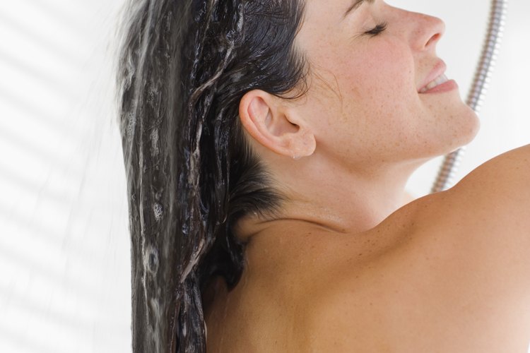 Lava tu cabello de manera regular.