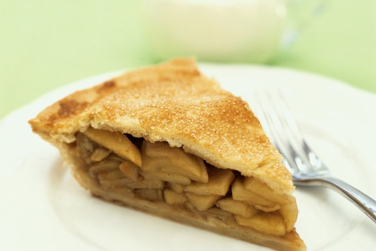 Una porción de pastel de manzana contiene entre 277 y 296 calorías.