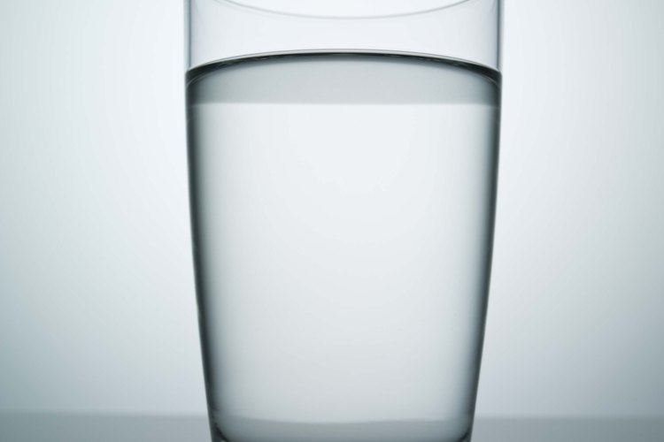 Tu quema calórica aumenta después de beberte un vaso de agua.