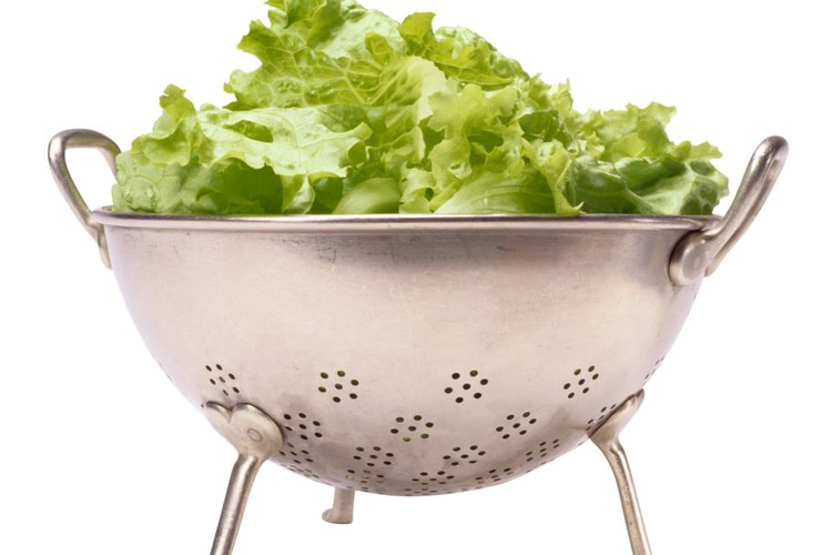 No tienes que sentirte culpable por servirte mucha lechuga cortada en tu plato.