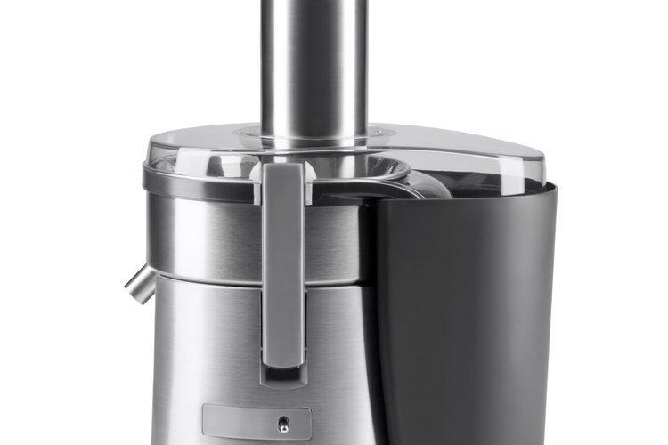 Un extractor de jugos te puede ayudar a seguir tu dieta líquida.