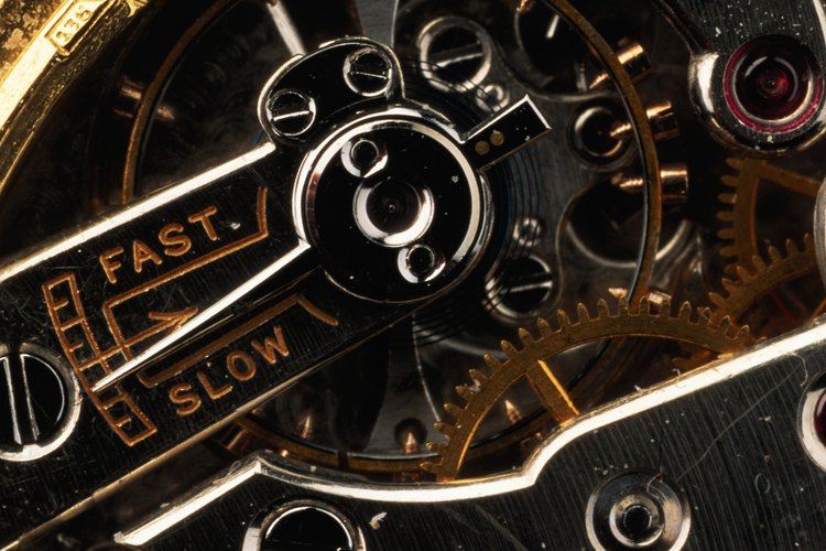 Los relojes mecánicos son únicos en cuanto a que no requiere de una batería para mantener el tiempo. Comprar un reloj de cuerda puede ser elegante y asequible, siempre y cuando sepas qué buscar.
