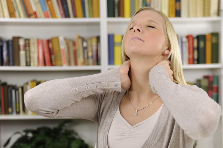 Alguna vitaminas son importantes para eliminar el dolor de cuello y hombros.