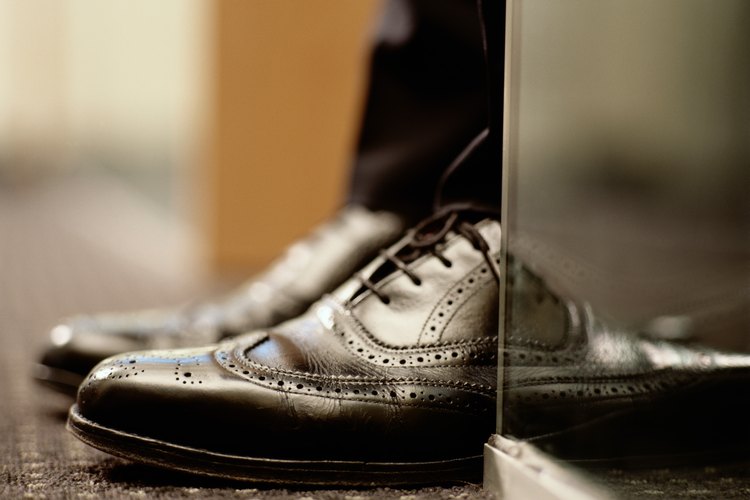 Los zapatos con aceite requieren de una limpieza regular para mantener su apariencia.