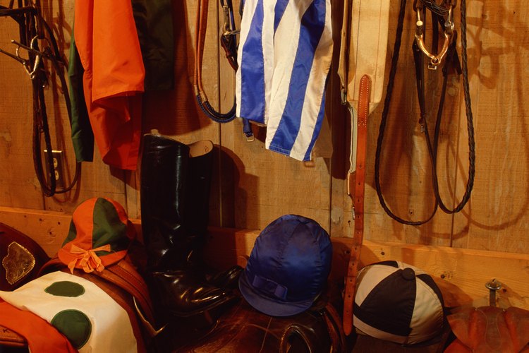 Debes contar con el equipamiento adecuado para salir a caballo.
