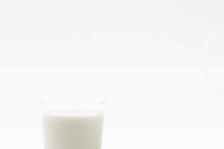 Las isoflavonas son un beneficio de la leche de soja, pero pueden producir efectos secundarios.