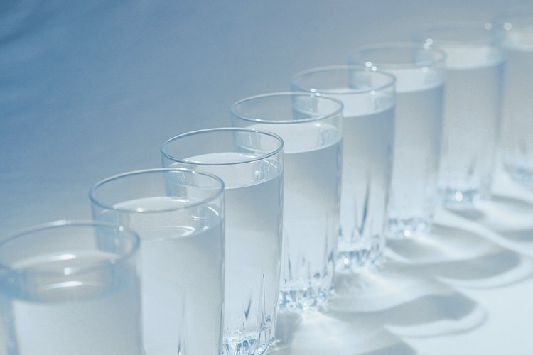 Bebe mucha agua durante todo el día.