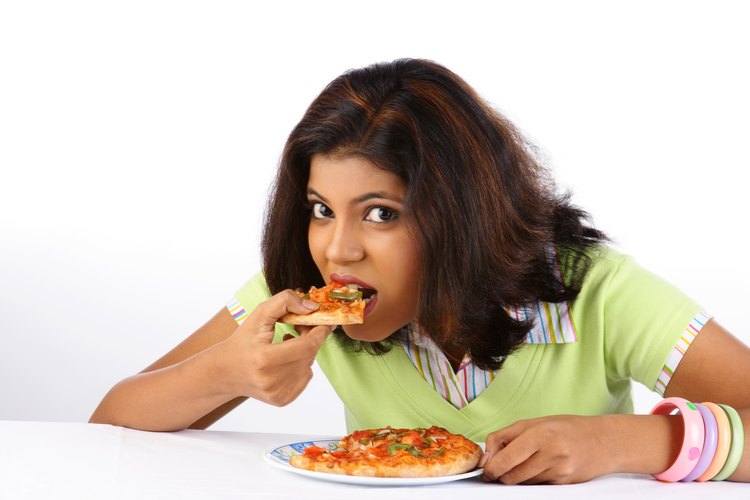 Trata de prolongar las comidas por lo menos durante 20 minutos, puedes lograrlo.
