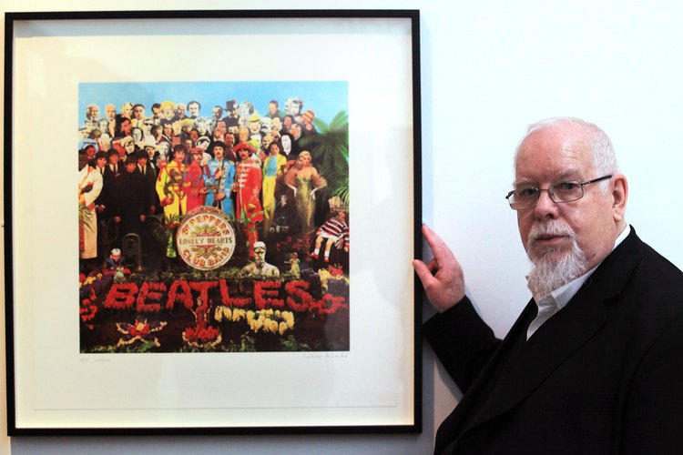 El artista Peter Blake diseñó la tapa del disco.