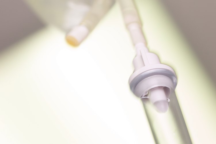 El ácido zoledrónico se administra por vía intravenosa.