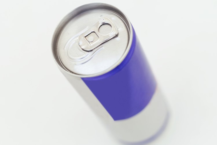 Grandes cantidades de cafeína pueden causar efectos secundarios indeseados cuando se combina con Phentermine.
