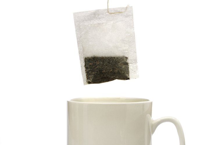 Beber té con moderación no causa deshidratación.