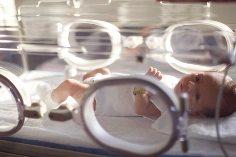 Los bebés prematuros con bajo peso tienen riesgo de presentar deficiencia de vitamina E.