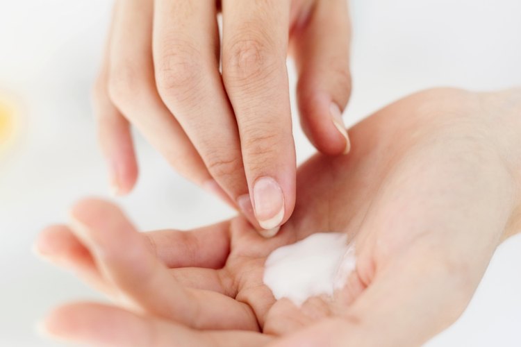 La crema con nistatina y triamcinolona sirve para tratar numerosas patologías de la piel.