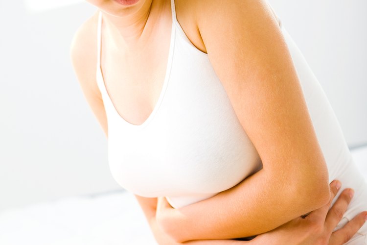 El dolor abdominal es un síntoma común de los cálculos biliares y el síndrome del intestino irritable.