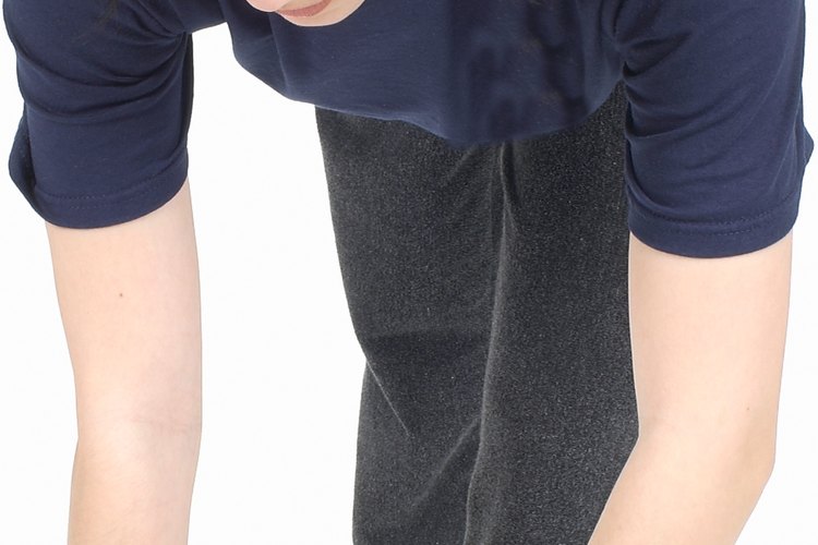 Krav maga utiliza movimientos muy directos que dependen de detener los ataques de su oponente con contraataques hasta neutralizar al oponente.