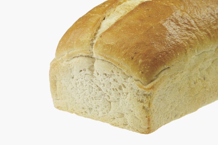 El pan de papa contiene más fibra que el pan blanco regular.