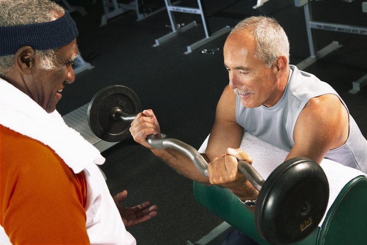 En sí la edad no es un factor en la capacidad de iniciar un programa de entrenamiento con pesas.