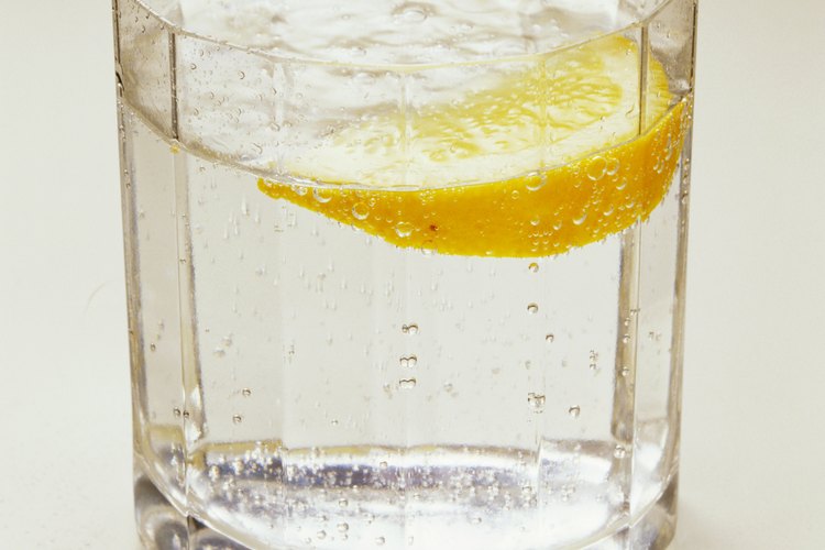 Numerosos estudios han examinado los riesgos que las bebidas carbonatadas plantean para la salud.