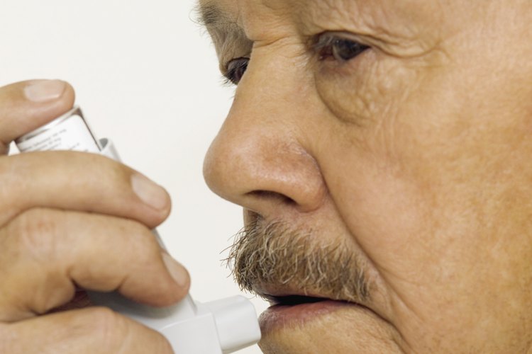 Los medicamentos anticolinérgicos son útiles para manejar la EPOC.