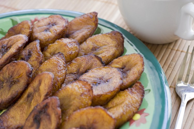 Plátanos fritos en rodajas.