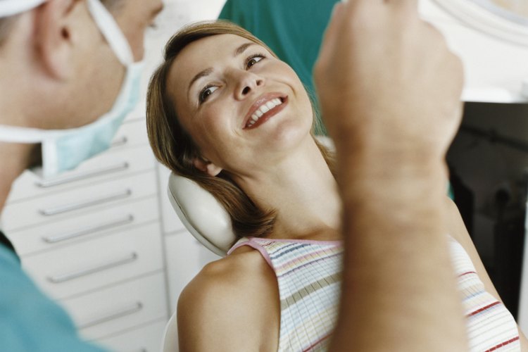Habla con tu dentista o cirujano dental acerca de qué puedes esperar después de una extracción de una muela de juicio.