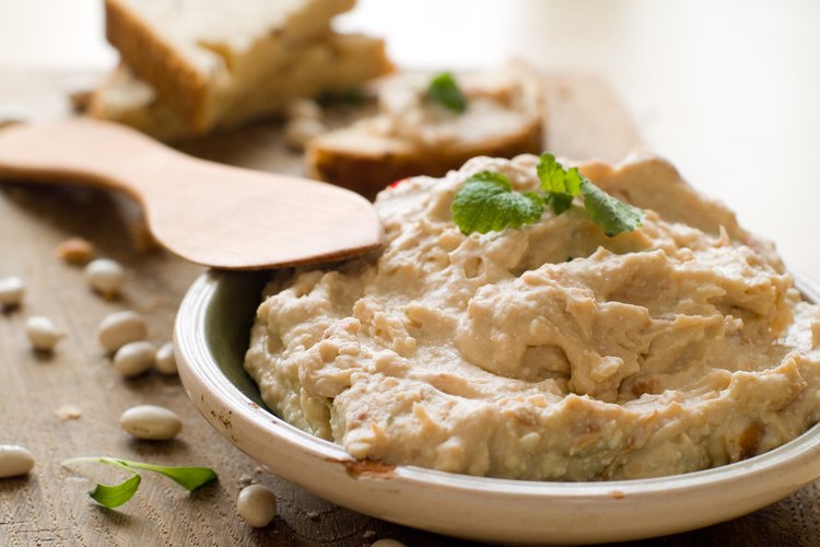 Cuando se controlan las porciones, el hummus puede ser un aperitivo saludable.