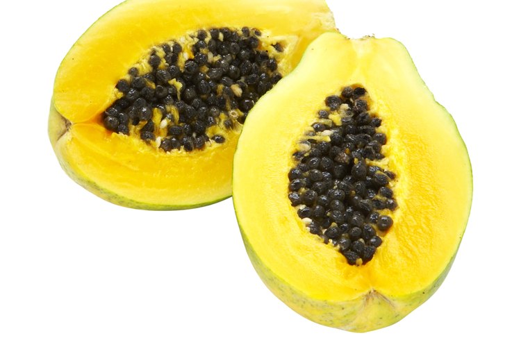 Consumir papaya puede contribuir a mejorar la salud de la piel.