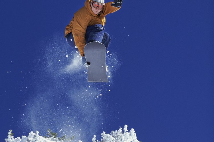 Los herrajes de sujeción de tu tabla para nieve son vitales para poder ejecutar saltos, giros y curvas.