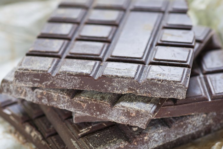 Pila de barras de chocolate.