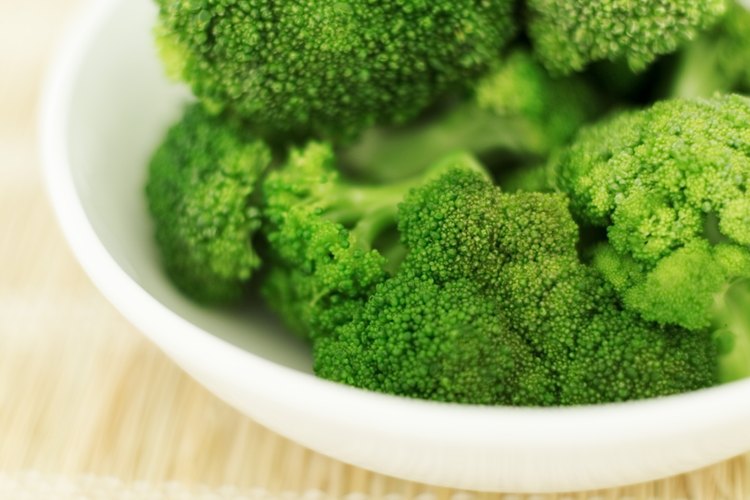 Los vegetales fibrosos como el brócoli son importantes al entrenar.