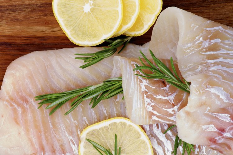 Hay 13 miligramos de calcio en 3 onzas (85 g) de bacalao crudo del Atlántico.