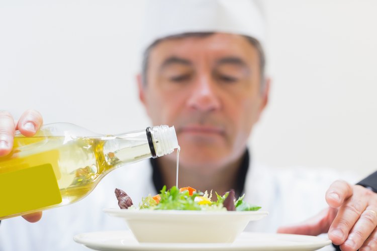 Los aderezos para ensalada sin grasas pueden tener mucho sabor.