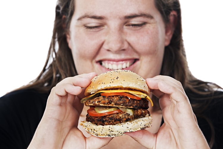 La mala alimentación puede provocar obesidad y trastornos alimenticios.