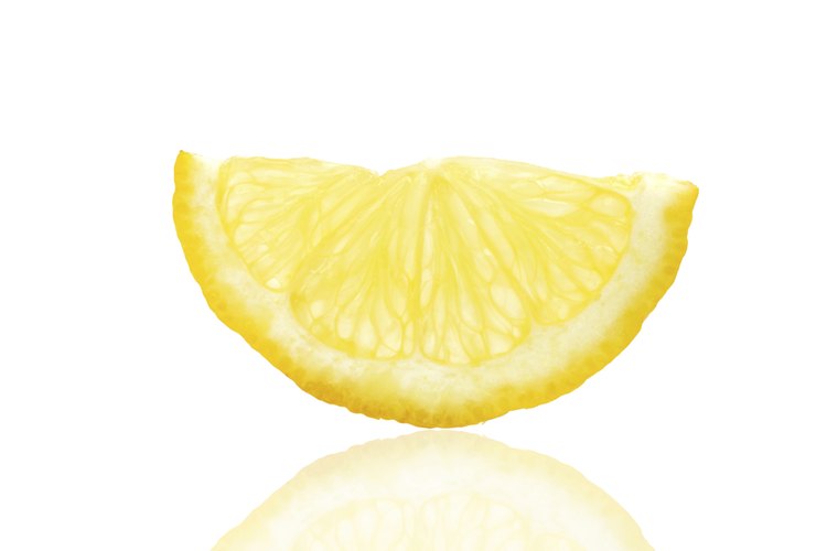 El jugo de limón ayuda a la digestión que comienza por la mañana.