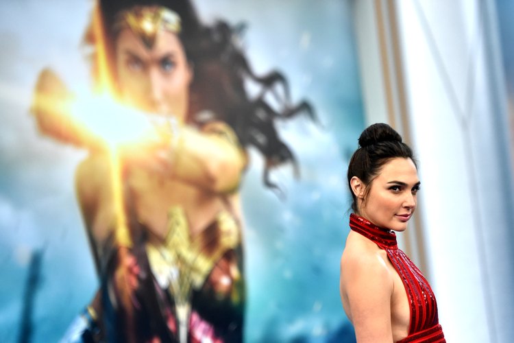 Gal Gadot aumentó 17 libras (7,7 Kg) de músculo para interpretar a la superheroína icónica Mujer Maravilla.