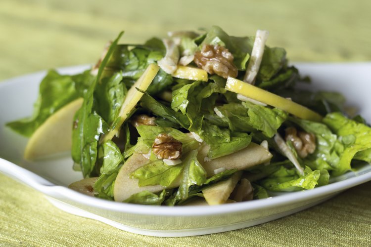 Obtendrás una pequeña cantidad de carbohidratos de vegetales de hojas verdes.