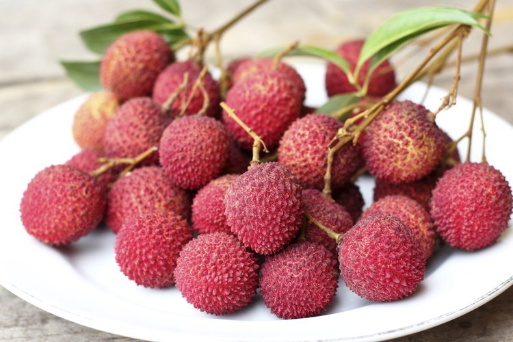 what-happens-if-you-eat-too-many-lychees-leaftv