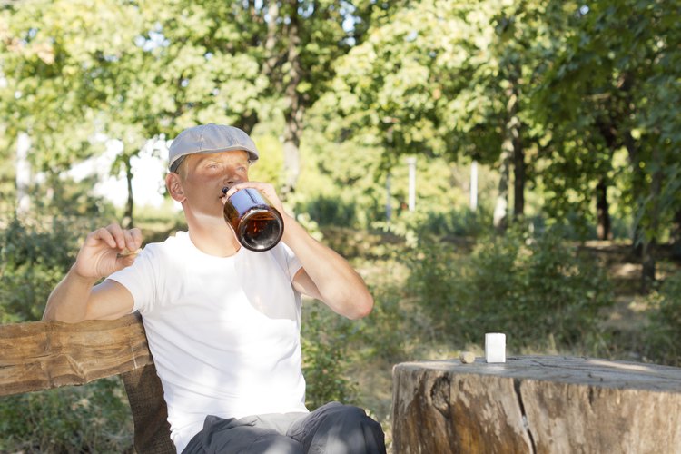 El alcoholismo es el abuso del alcohol de manera perjudicial.
