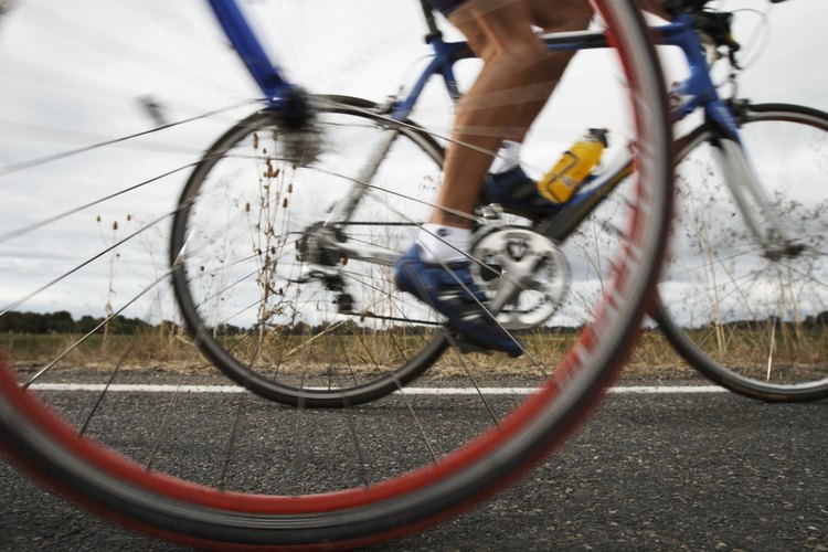 Algunas organizaciones sin fines de lucro te pueden ayudar a armar tu propia bicicleta a cambio de otros tipos de trabajo.