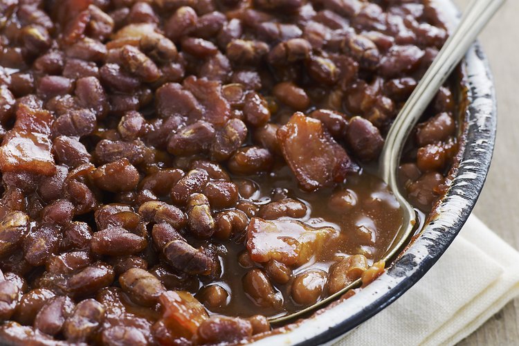 Quienes padecen de gota tal vez puedan comer frijoles horneados.