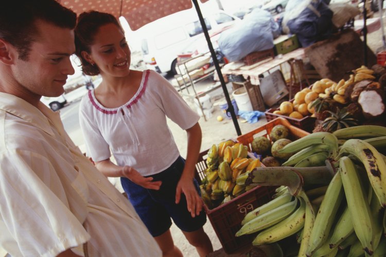 Los alimentos con cáscaras gruesas, como los plátanos, no suelen causar problemas estomacales.