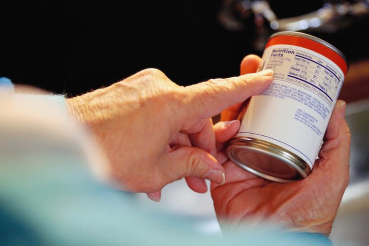 Con la excepción de los preparados para lactantes, no es una ley federal que los fabricantes pongan una fecha de caducidad en el embalaje de los alimentos.
