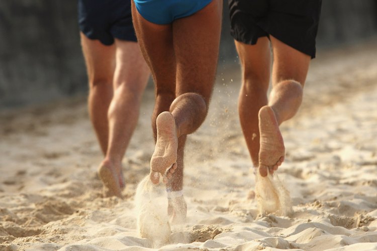 Correr descalzo se ha convertido en un tema candente en la comunidad del fitness.