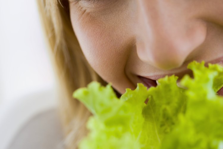 La lechuga se puede dañar fácilmente pero las manchas marrones no siempre significan que es peligrosa para la salud.