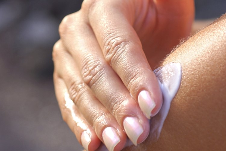 El retinol se usa en una variedad de preparaciones de cuidado de la piel para estimular la renovación celular.