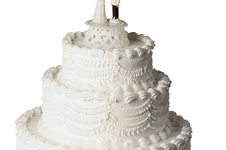 How to Resoften Buttercream Frosting | LEAFtv