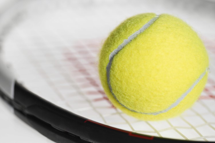 Utiliza una máquina de peso para mejor el encordado de tu raqueta de tenis.